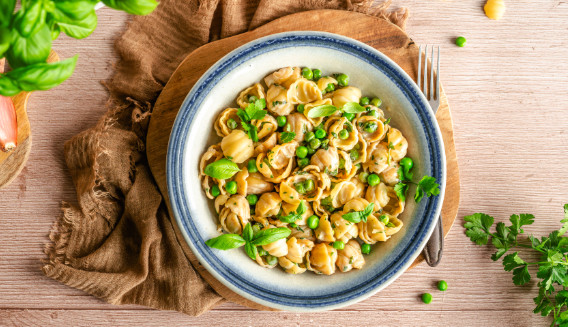 Makaron z zielonym groszkiem